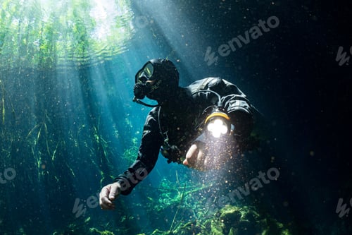 Preview: Scuba diver wearing a wetsuit and oxygen tank swimming underwater