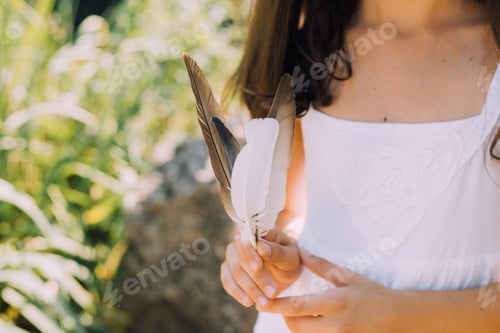 Preview: Girl with feathers in white