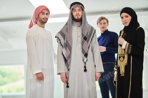Preview: Group portrait of muslim businessmen and businesswoman