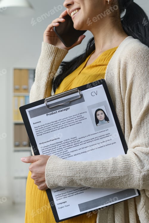 Preview: Pregnant businesswoman talking to new candidate