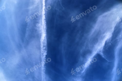 Preview: Beautiful and calming cirrus cloud formations in a deep blue summer sky