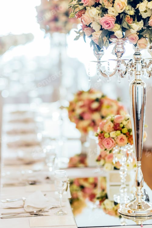 Preview: Beautiful wedding tables and roses
