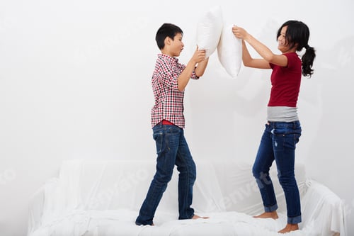 Preview: Fighting with pillows