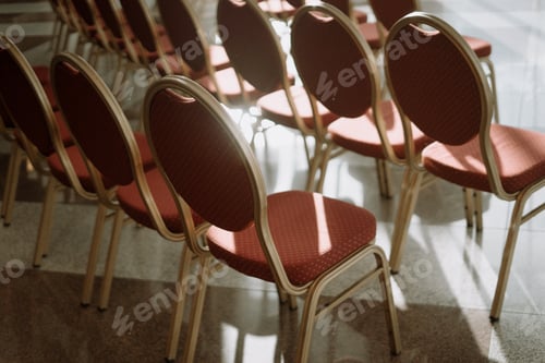 Preview: Red chairs at meeting / empty room