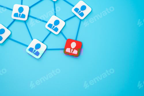 Vista previa: Red Corporativa y figura roja de un empleado. Amenaza de despido. Miedo a perder el empleo