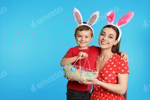 Preview: Cheerful Mother and Child With Easter Egg Basket