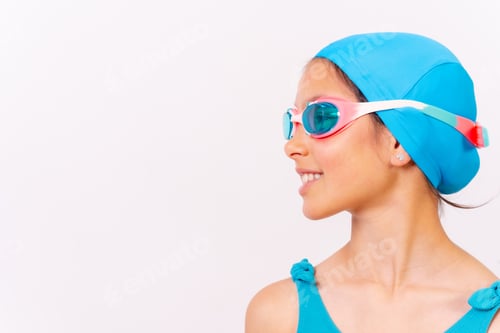 Preview: Girl with swimsuit and diving goggles for swimming lessons in the pool in summer. copy space