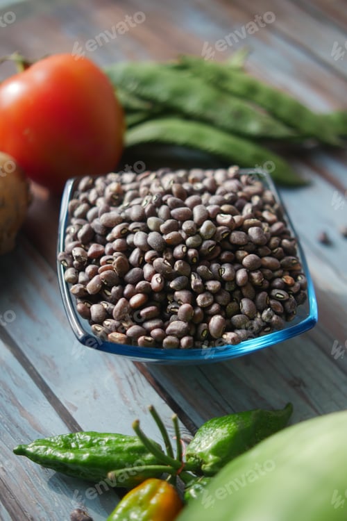 Preview: Fresh produce and beans arranged on a wooden surface for cooking