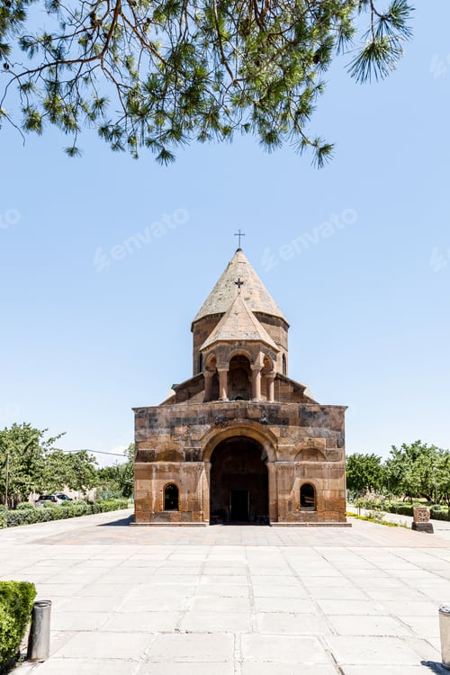 Preview: front view of Church of Shoghakat in Etchmiadzin