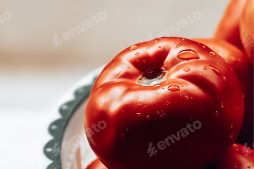 Preview: Tasty ripe red wet tomatoes