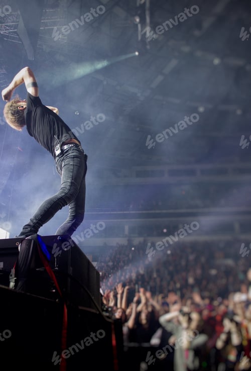 Preview: Singer, stage, performance, crowd, people, power, fans, beautiful light