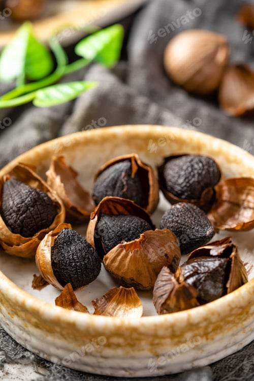 Preview: Fermented black garlic.