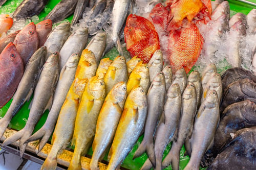 Preview: Fresh raw fish selling in wet market