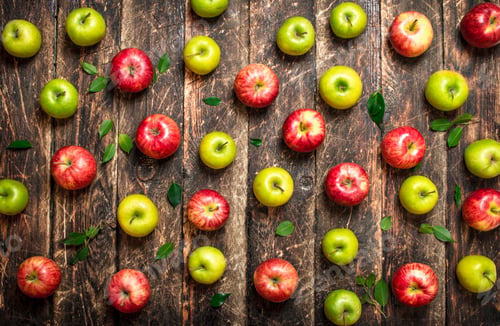 Preview: Red and green apples .