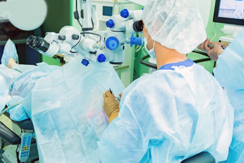 Preview: Doctors perform eye lens replacement operation with modern equipment