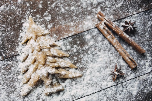Preview: Winter Holiday Tree with Cinnamon Sticks and Star