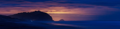Twilling on the ocean beach