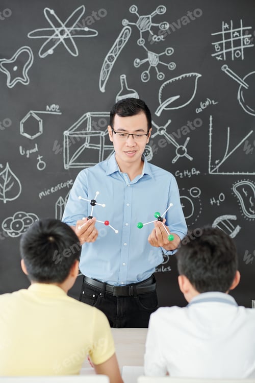 Preview: Teacher showing molecular models