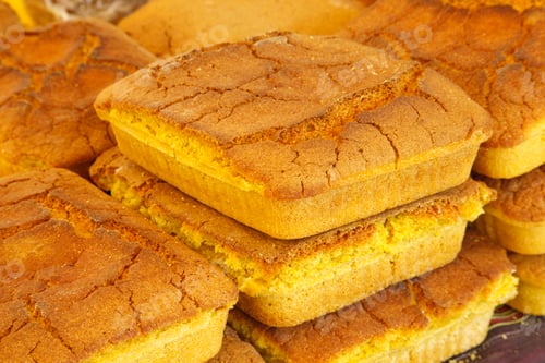 Preview: Freshly baked corn bread