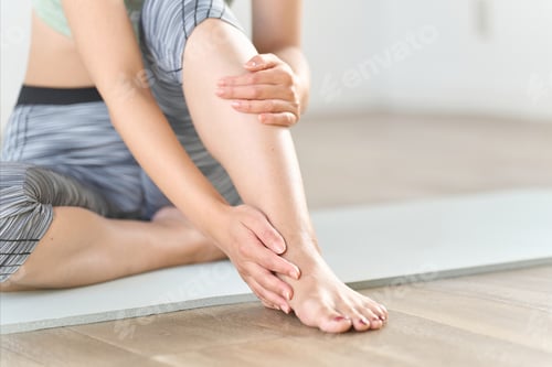 Preview: A woman hurt her ankle while training