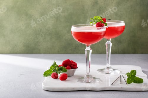 Preview: Raspberry martini cocktail with vodka, juice and raspberry liqueur