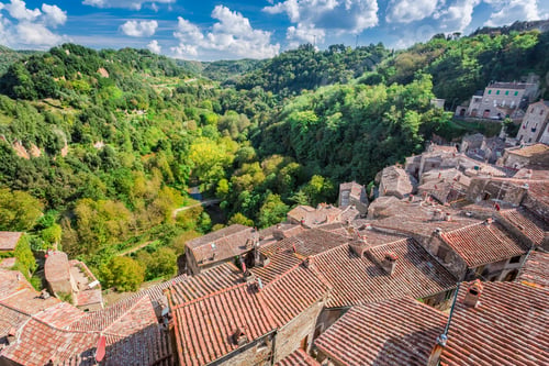 Preview: View of a green valley in Sorano over red roofs, Italy