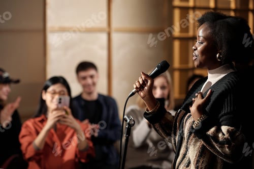 Preview: Young African American female presenter
