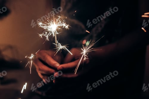 Preview: Gand holding a burning sparkler bengal light
