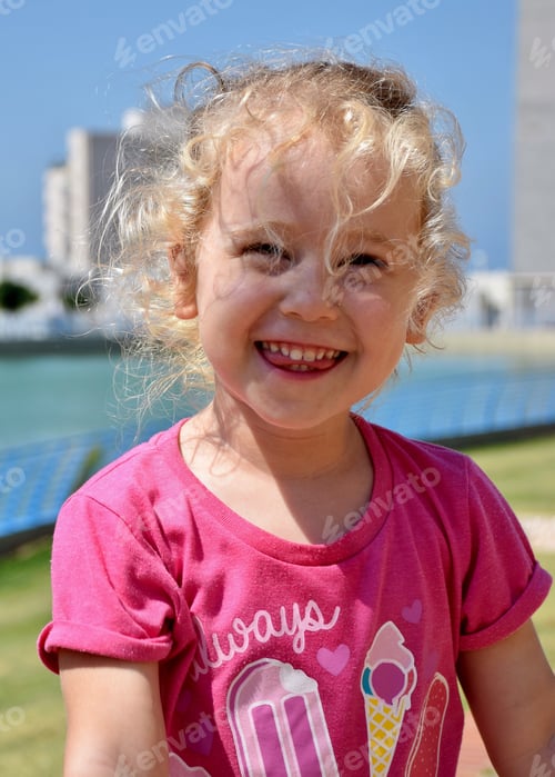 Preview: Cute little girl