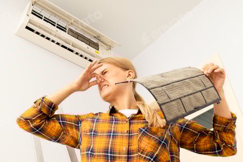 Preview: Female master and air conditioner, air conditioner repair