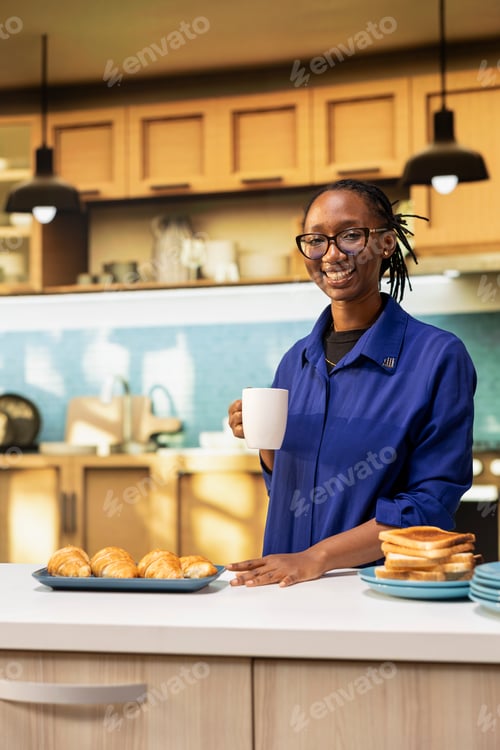 Preview: Portrait of jolly african american woman serving coffee in a mug