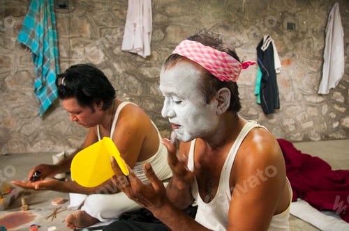 Preview: Impressionist make-up self for perform on street