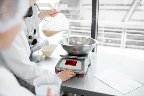 Preview: Weighing ingredients for baking