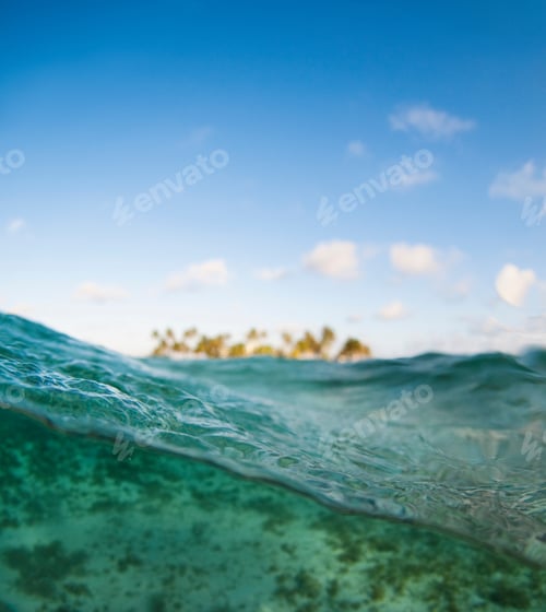 Preview: Close up of waves in tropical water