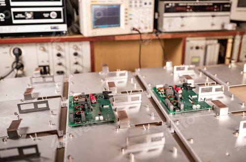 Preview: Metal boards and accessories lie on the surface