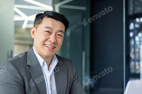 Preview: Close up portrait of successful asian financier investor, adult boss smiling and looking at camera