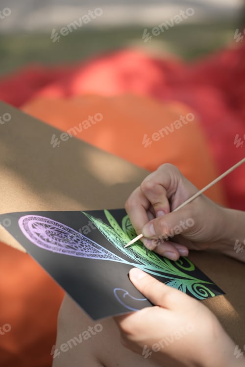 Preview: The girl is engaged in meditative drawing - scratch painting