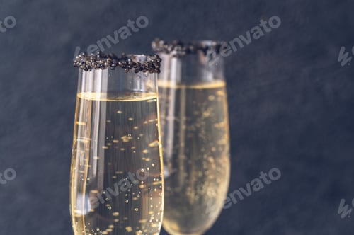 Preview: Flutes of champagne