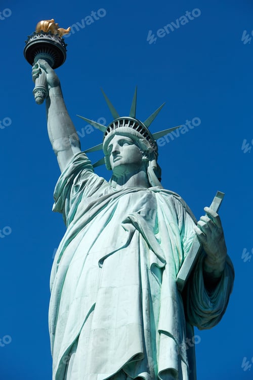 Preview: Statue of Liberty, clear blue sky in a sunny day in New York