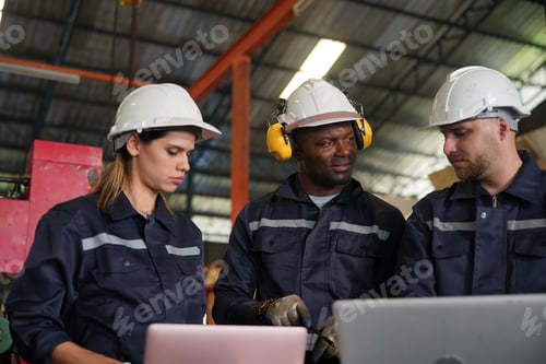Preview: Worker in metal industry