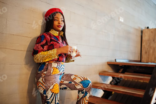 Preview: Beret woman
