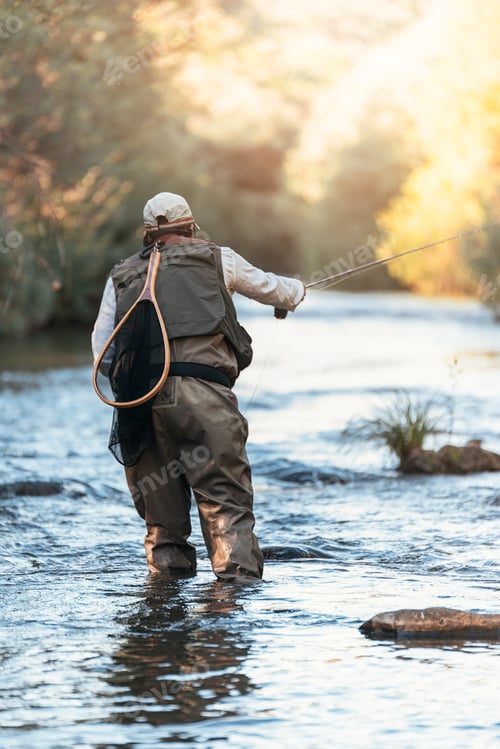 Preview: Fly fisherman using flyfishing rod