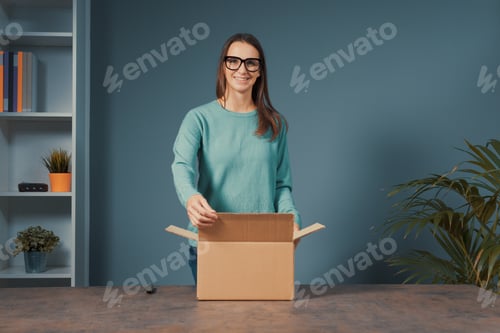 Preview: Professional influencer shooting an unboxing video