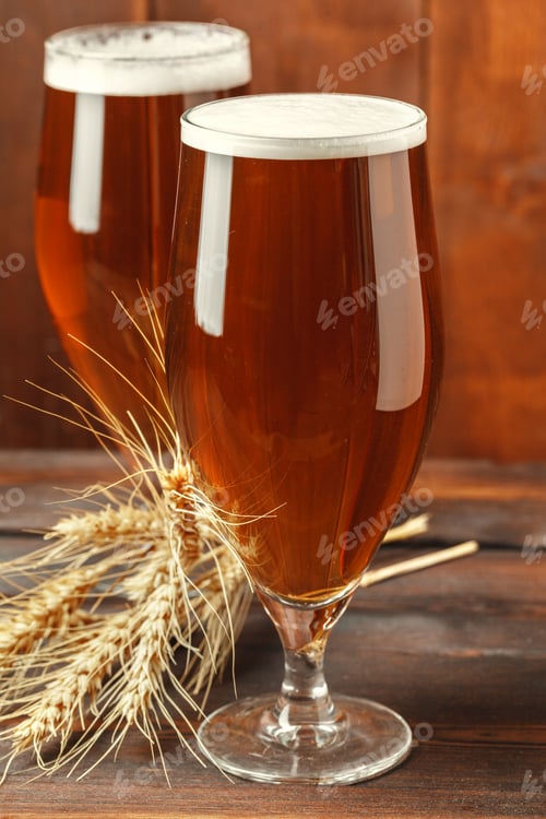 Preview: Glass beer on wood background