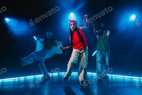 Preview: Group of hip hop dancer dancing together.