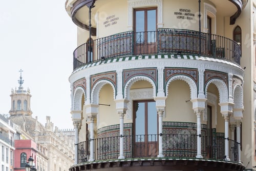 Preview: traditional multi-storey residential buildings in Seville