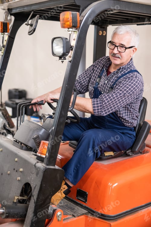 Preview: Forklift truck driver at work