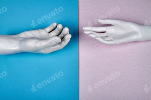 Preview: Male and female mannequuin hands.