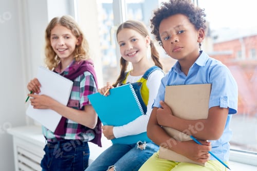Preview: Friends in classroom