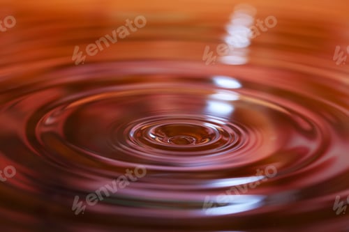 Preview: Macro photo of water drops falling into a pool of water